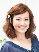 アクセサリーでヘアアレンジ画像