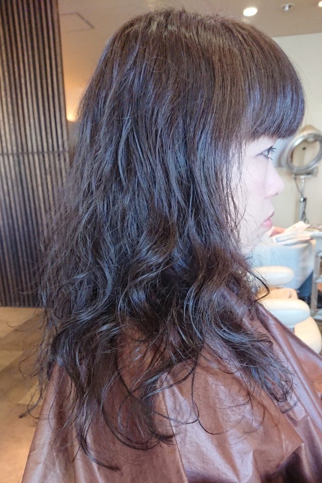 ワインディング水巻とつけ巻きで均一なパーマを施す 流山市の美容室 ヘアサロン ウェーブ